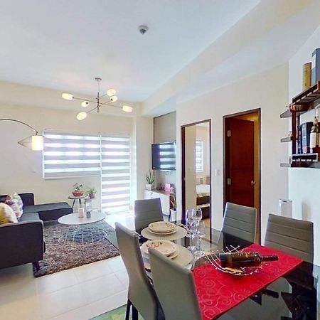2 Bedroom Corner Executive Suite At Lafayette Park Square Megaworld Blvd Unit 5H Iloilo City Exterior foto