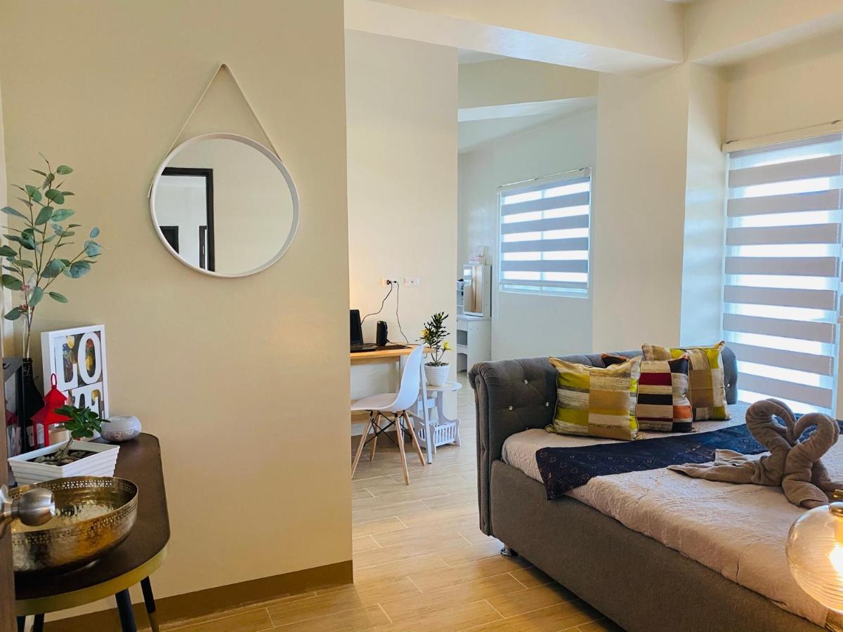 2 Bedroom Corner Executive Suite At Lafayette Park Square Megaworld Blvd Unit 5H Iloilo City Exterior foto