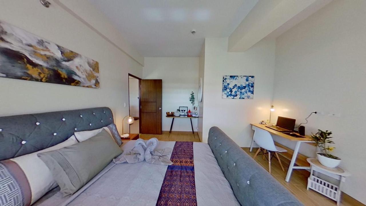 2 Bedroom Corner Executive Suite At Lafayette Park Square Megaworld Blvd Unit 5H Iloilo City Exterior foto
