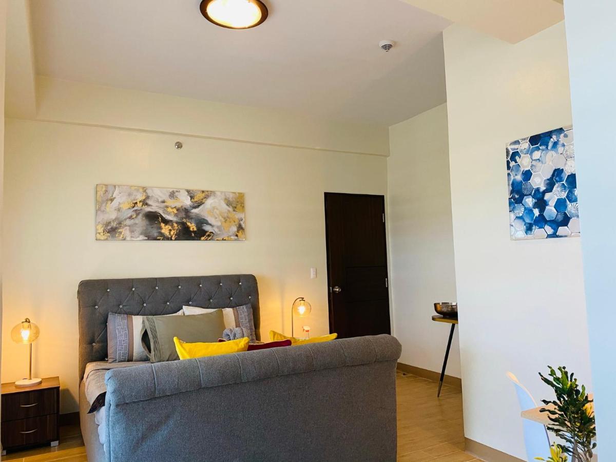 2 Bedroom Corner Executive Suite At Lafayette Park Square Megaworld Blvd Unit 5H Iloilo City Exterior foto