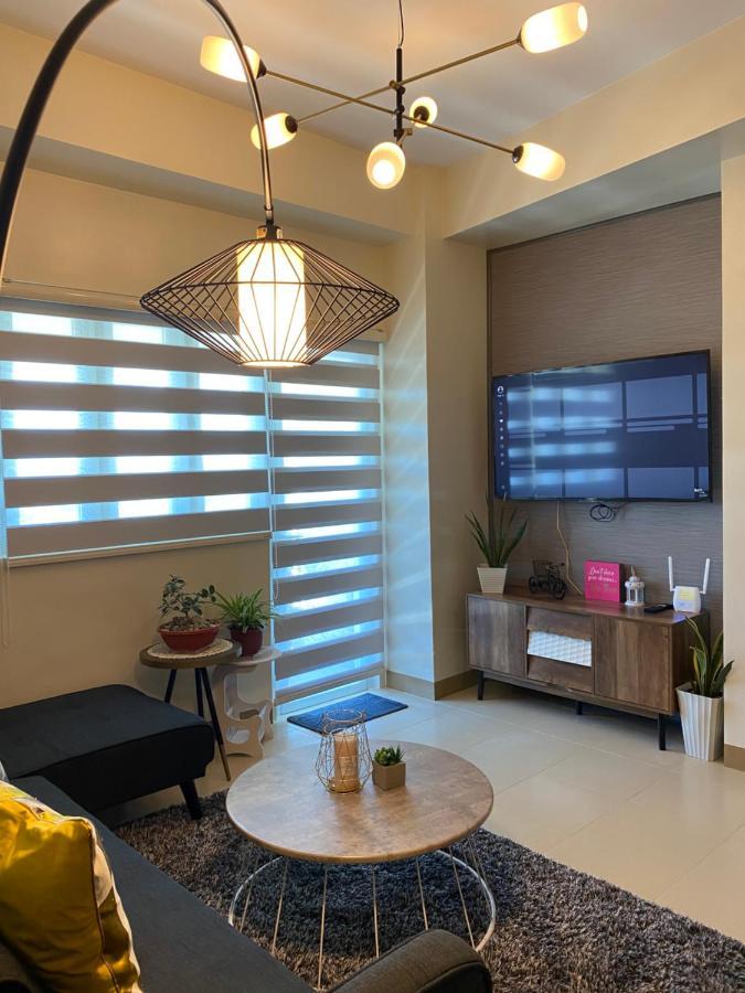 2 Bedroom Corner Executive Suite At Lafayette Park Square Megaworld Blvd Unit 5H Iloilo City Exterior foto