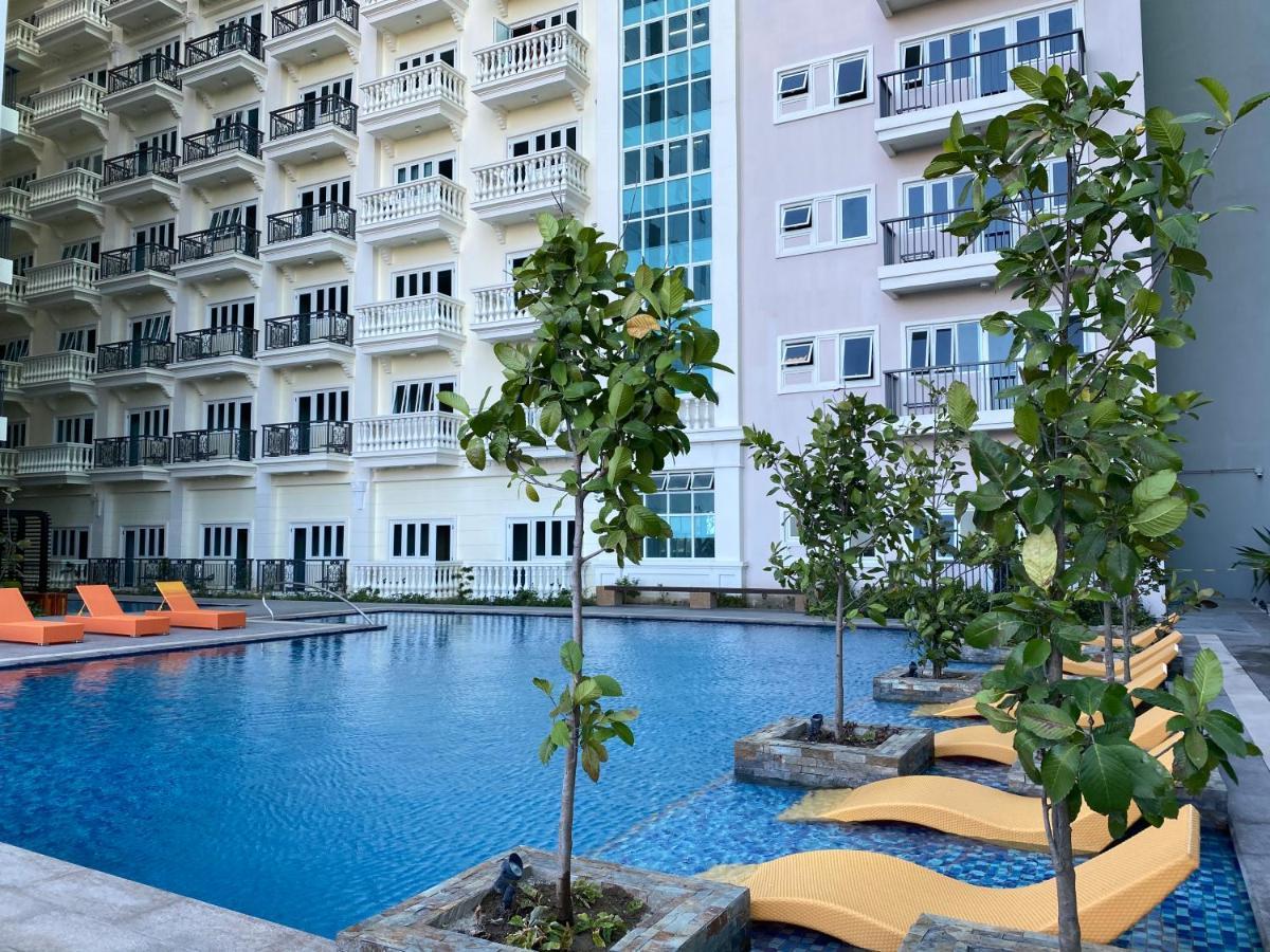 2 Bedroom Corner Executive Suite At Lafayette Park Square Megaworld Blvd Unit 5H Iloilo City Exterior foto