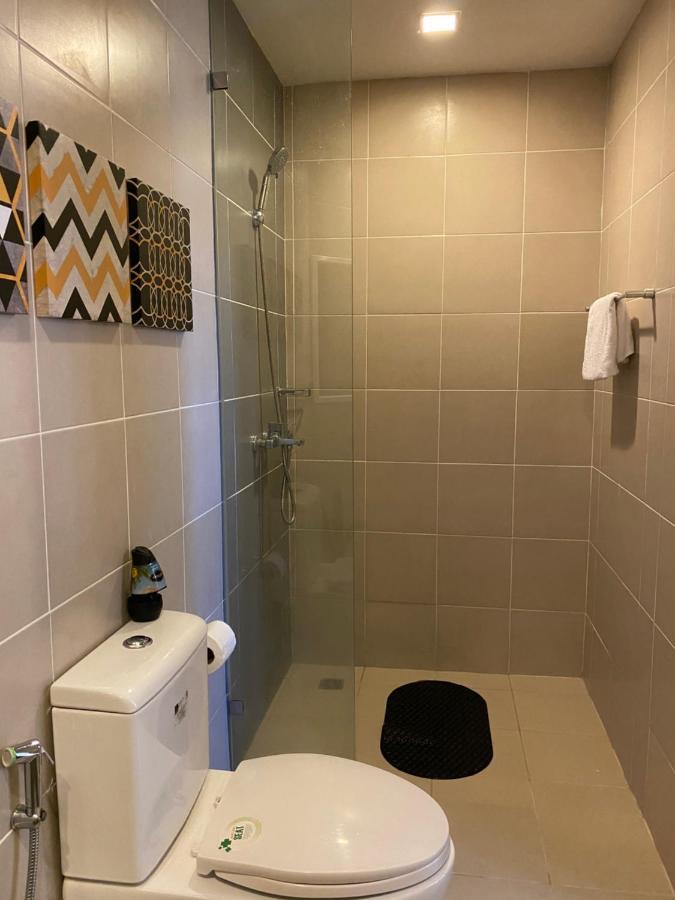 2 Bedroom Corner Executive Suite At Lafayette Park Square Megaworld Blvd Unit 5H Iloilo City Exterior foto
